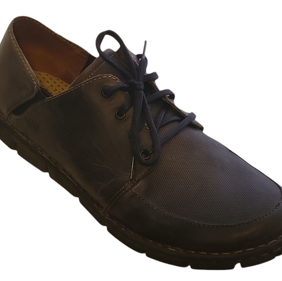 Born Tristen (Grey Embossed) - Picture 2 of 8